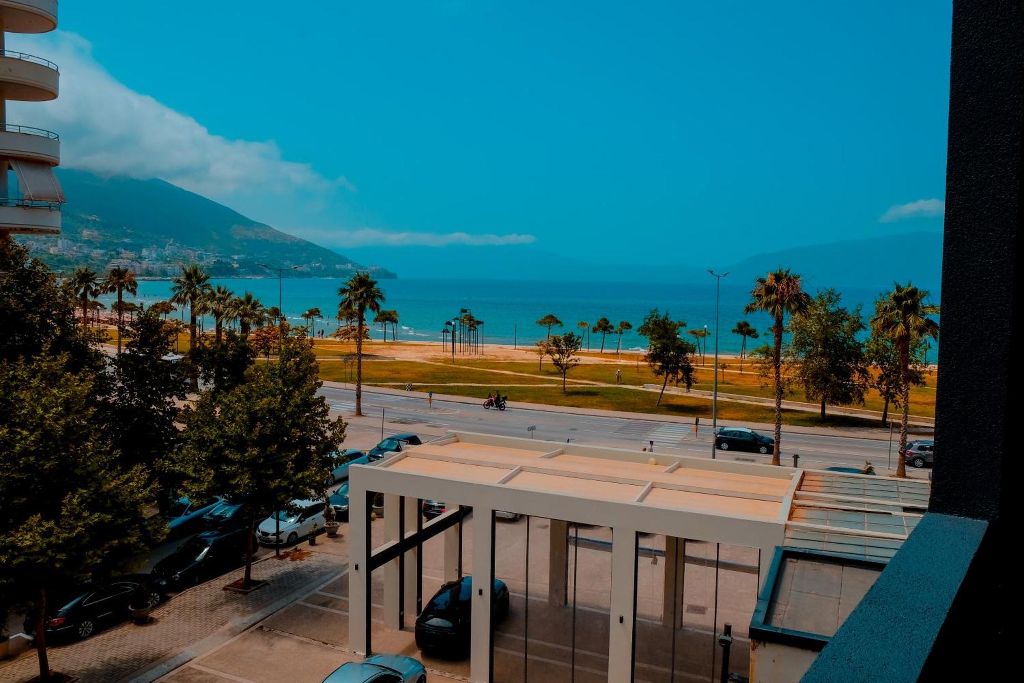 Laid Hotel Vlorë Buitenkant foto
