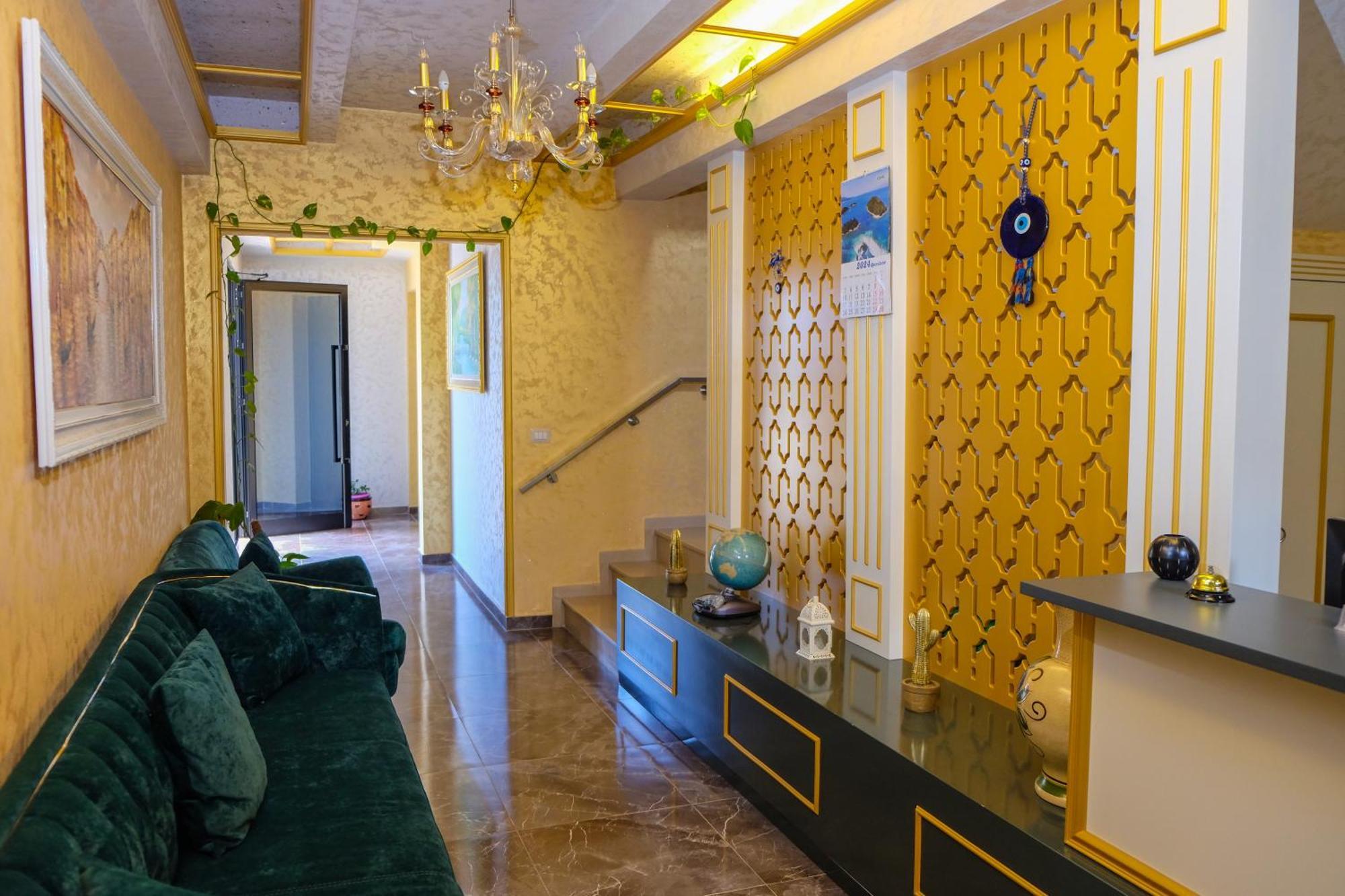 Laid Hotel Vlorë Buitenkant foto