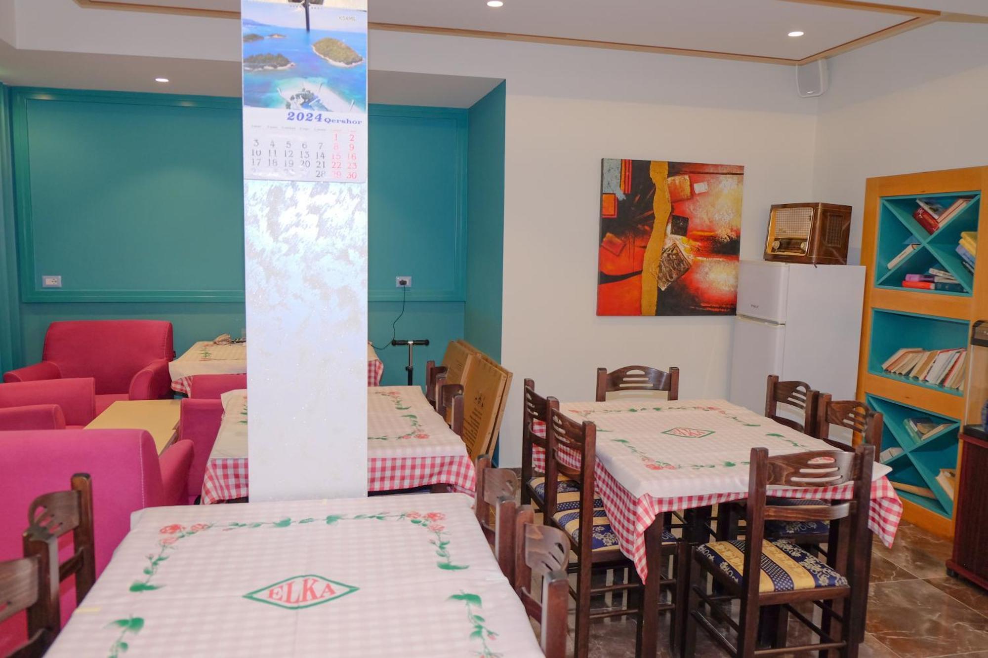 Laid Hotel Vlorë Buitenkant foto