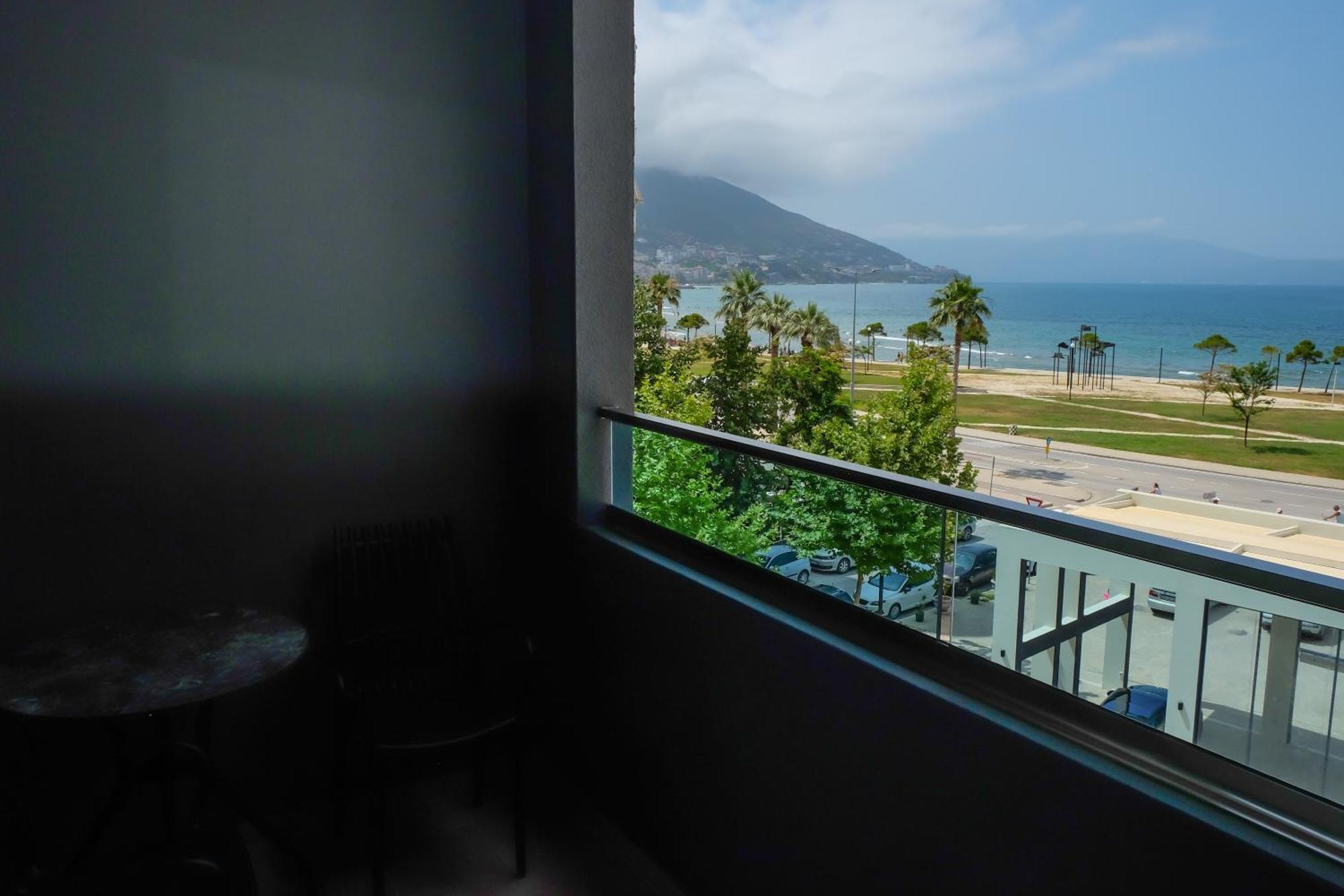Laid Hotel Vlorë Buitenkant foto