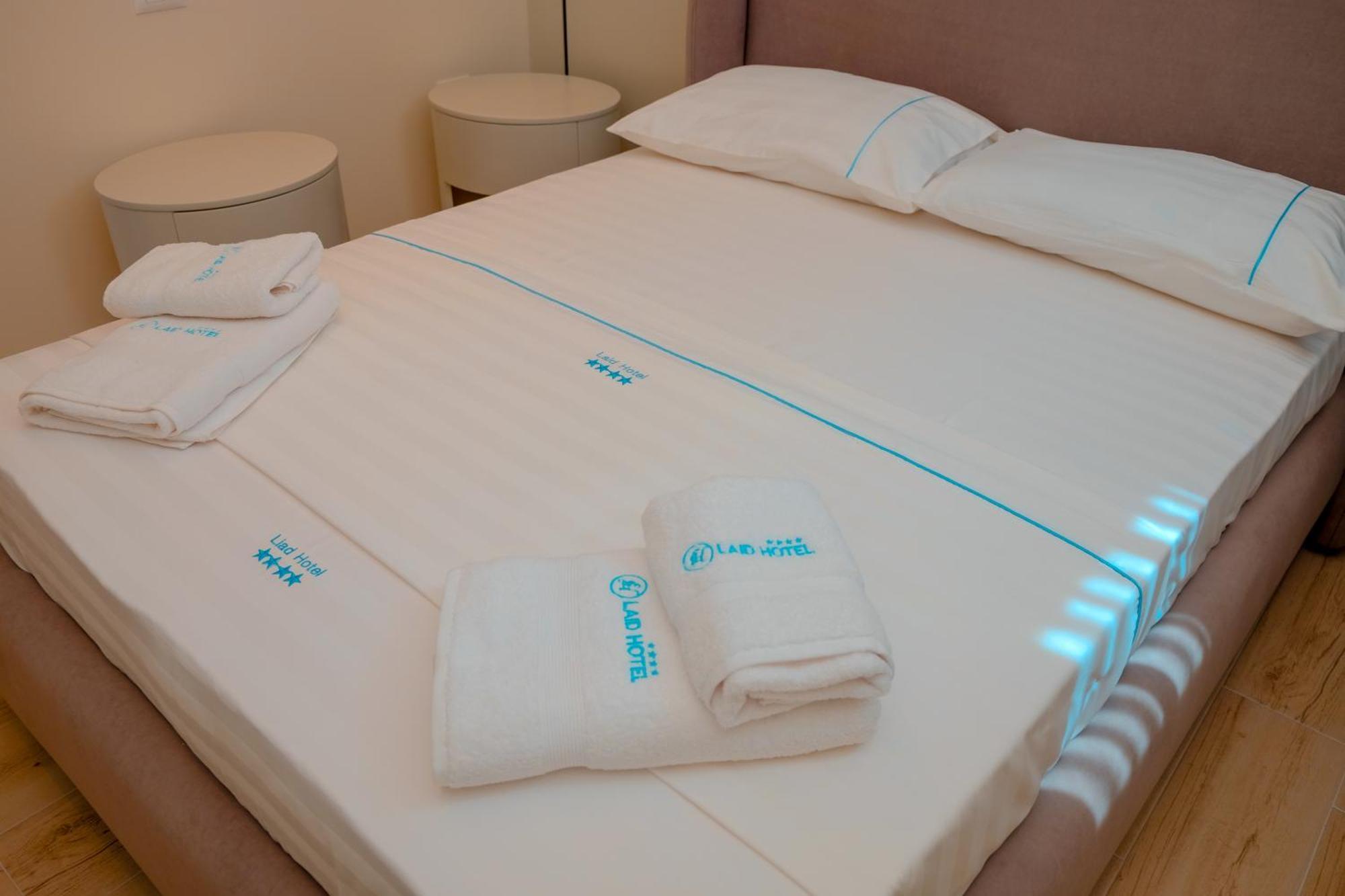 Laid Hotel Vlorë Buitenkant foto