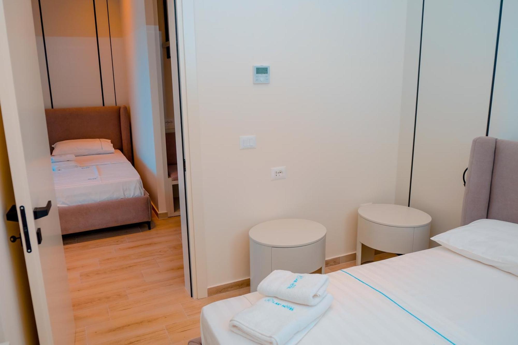 Laid Hotel Vlorë Buitenkant foto