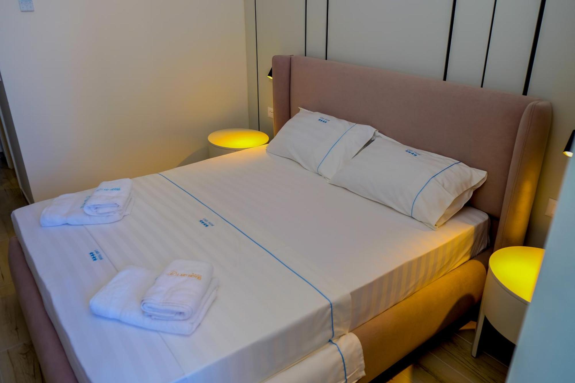 Laid Hotel Vlorë Buitenkant foto