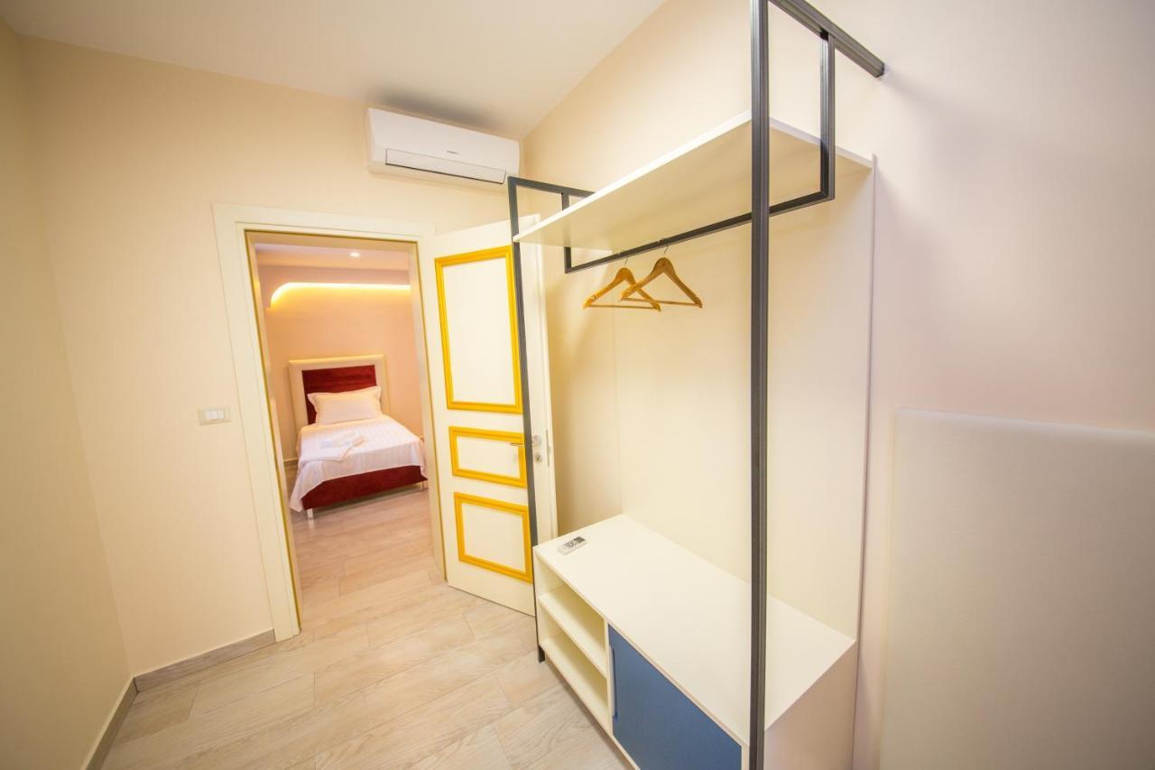 Laid Hotel Vlorë Buitenkant foto