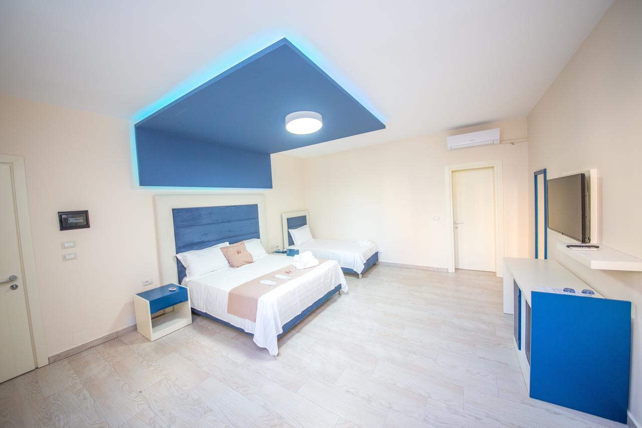 Laid Hotel Vlorë Buitenkant foto