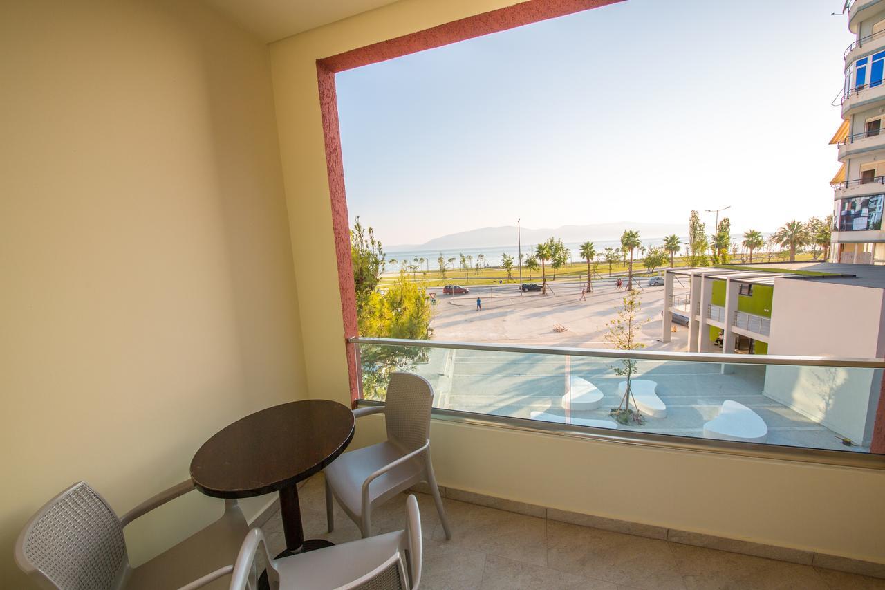 Laid Hotel Vlorë Buitenkant foto