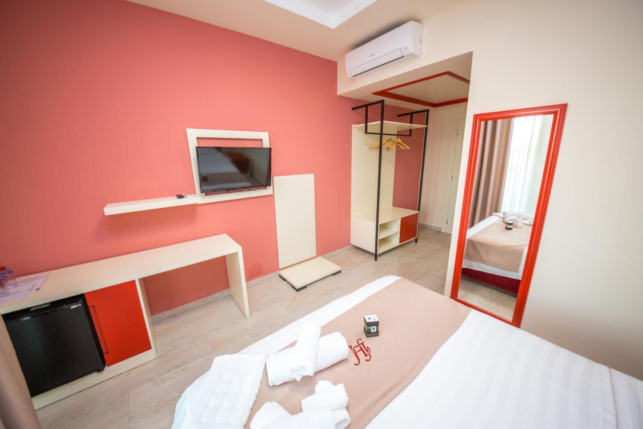 Laid Hotel Vlorë Buitenkant foto