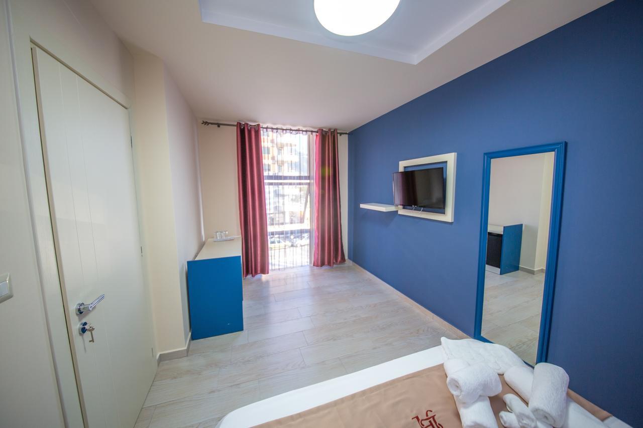 Laid Hotel Vlorë Buitenkant foto