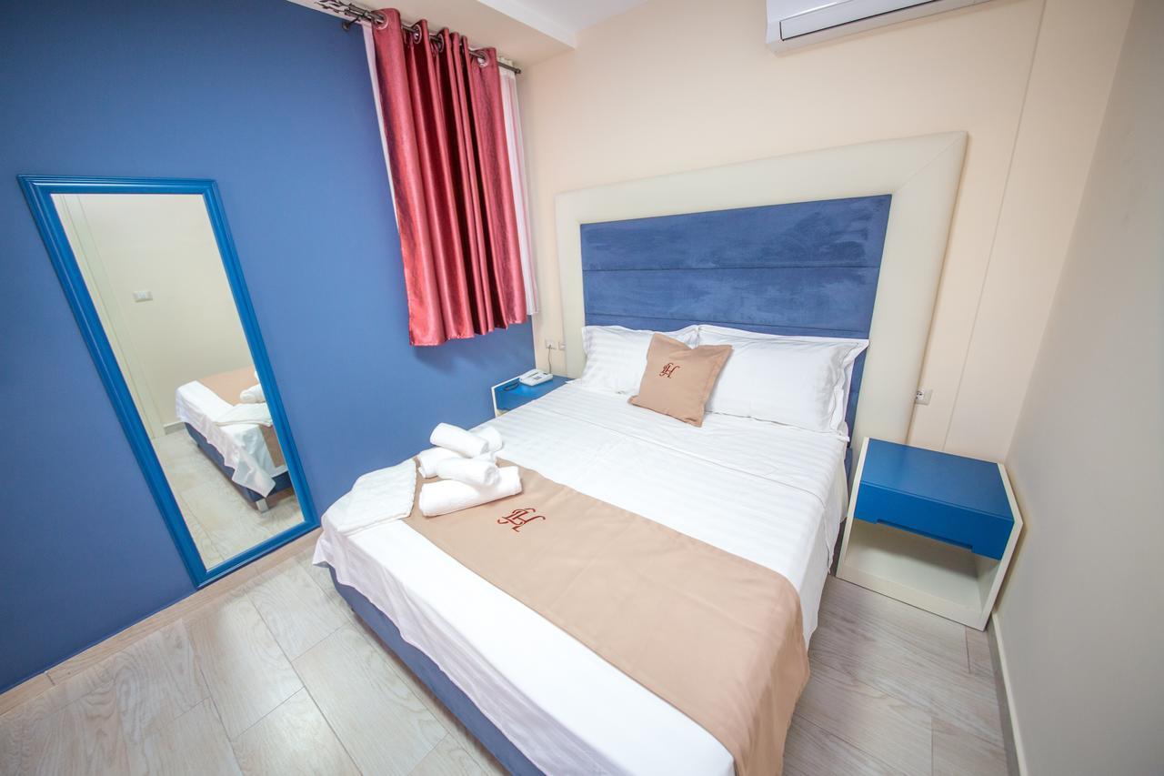 Laid Hotel Vlorë Buitenkant foto