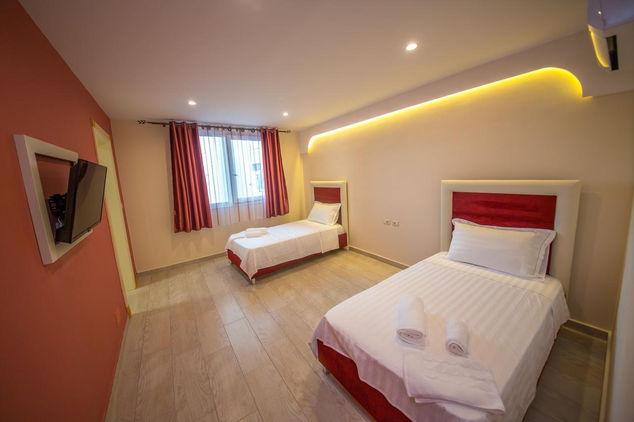 Laid Hotel Vlorë Buitenkant foto