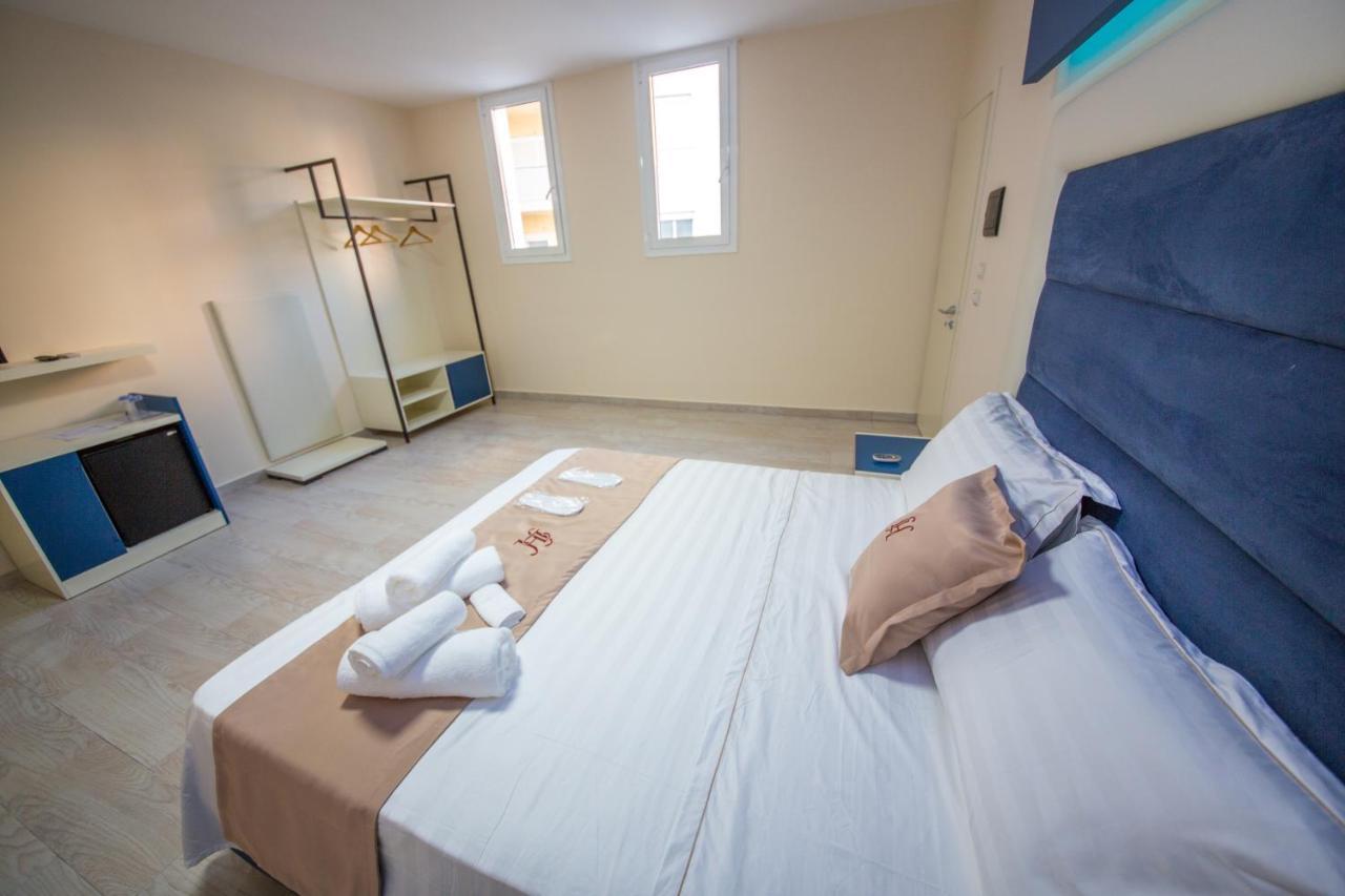 Laid Hotel Vlorë Buitenkant foto