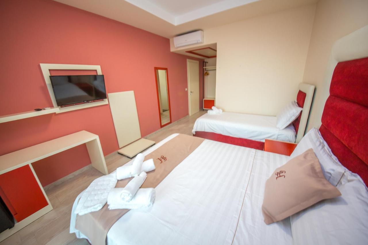 Laid Hotel Vlorë Buitenkant foto