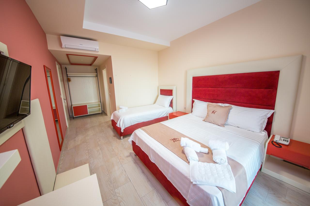 Laid Hotel Vlorë Buitenkant foto
