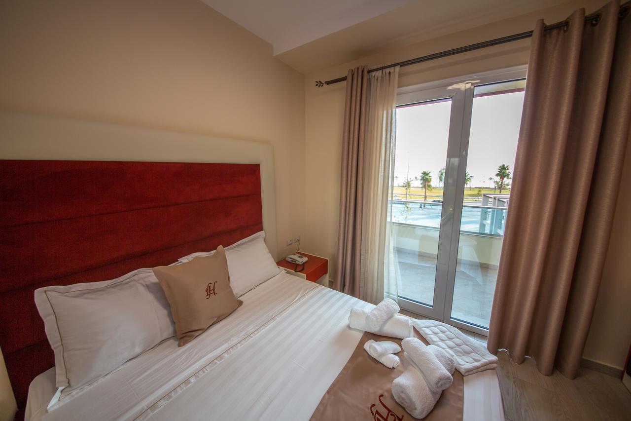Laid Hotel Vlorë Buitenkant foto