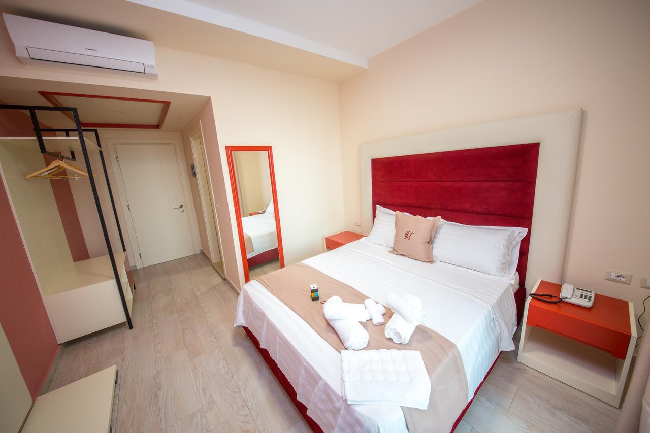 Laid Hotel Vlorë Buitenkant foto