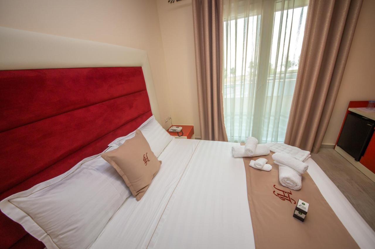 Laid Hotel Vlorë Buitenkant foto