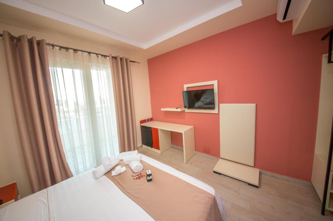Laid Hotel Vlorë Buitenkant foto