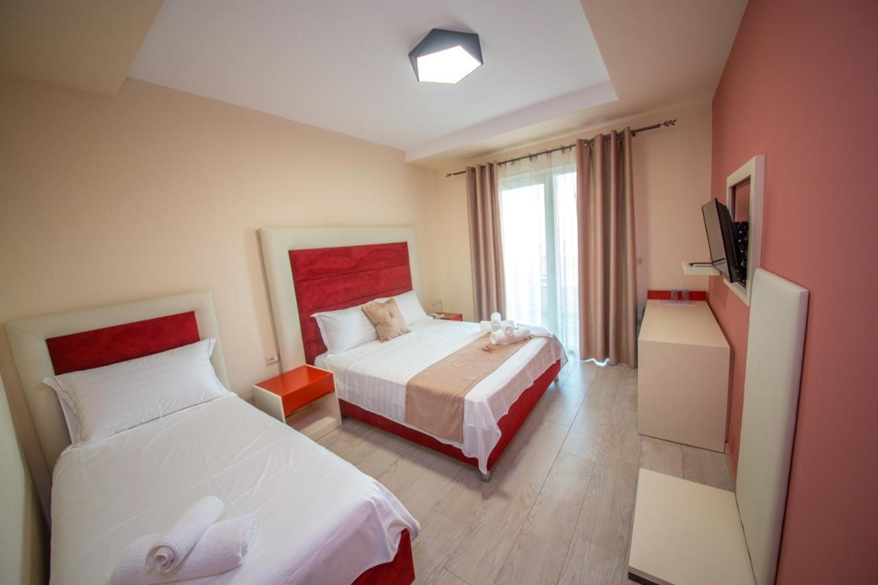 Laid Hotel Vlorë Buitenkant foto