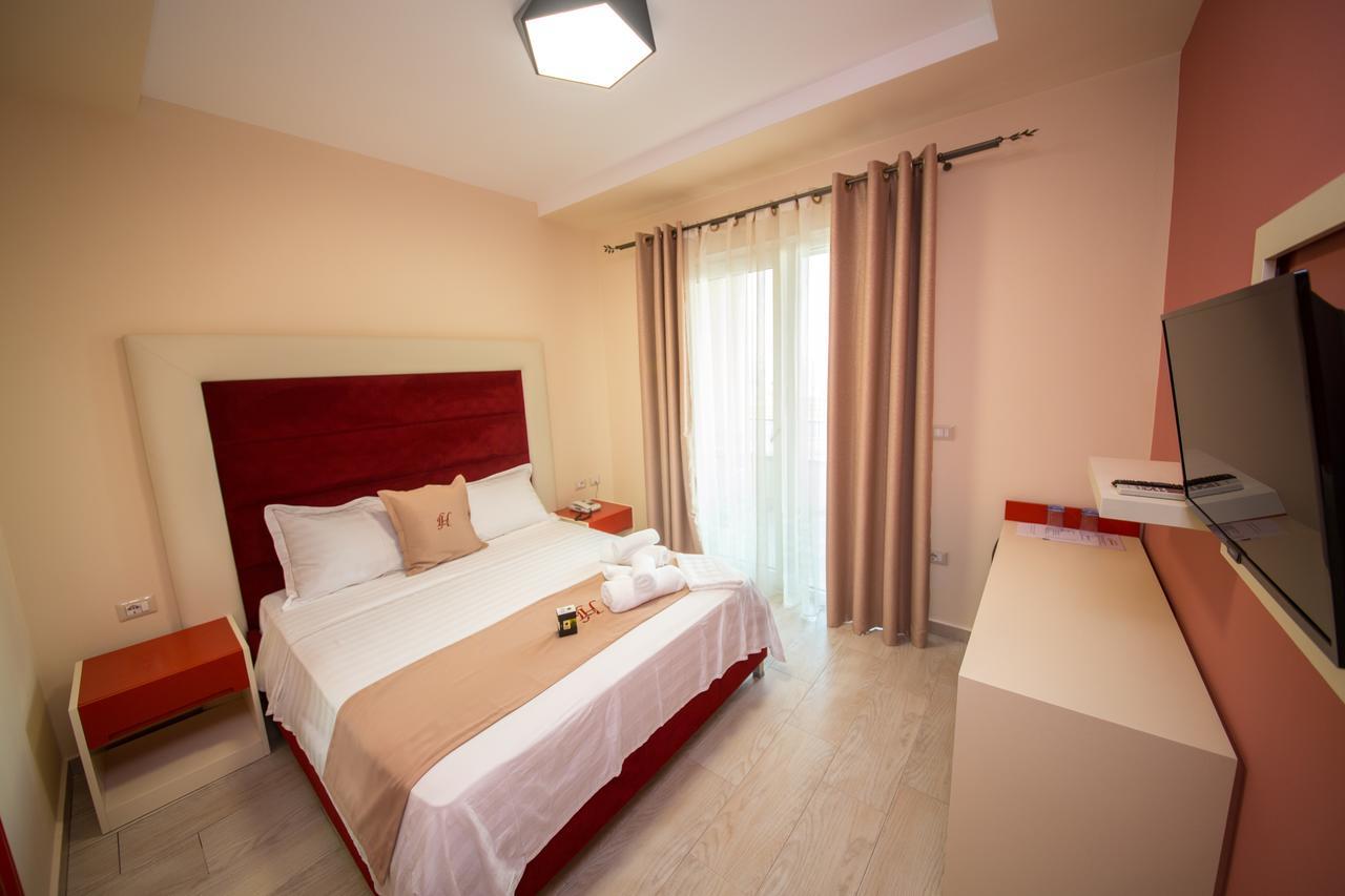 Laid Hotel Vlorë Buitenkant foto